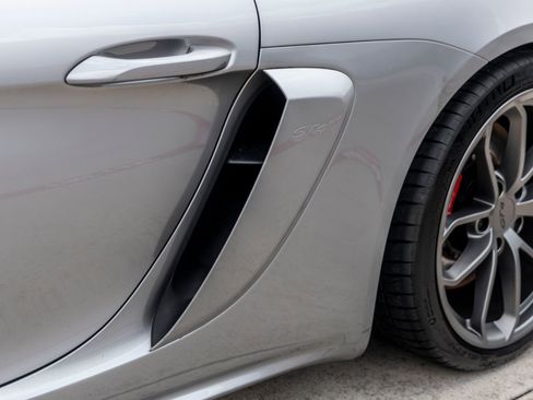 Used 2020 Porsche 718 Cayman GT4 RWD image 20