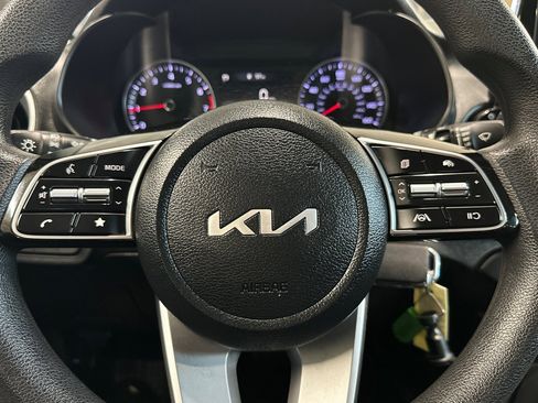 Used 2023 Kia Forte LXS w/ LXS Technology Package image 21