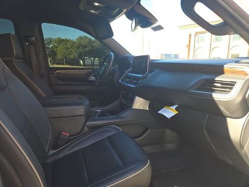 Certified 2023 Chevrolet Suburban Premier image 18