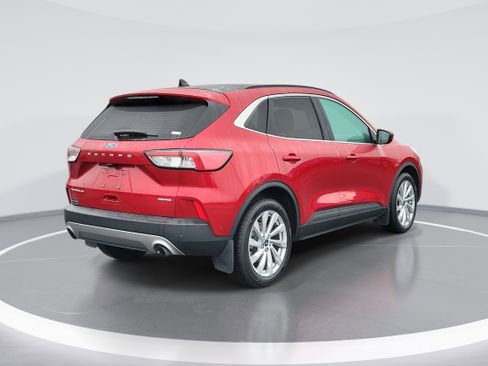 Certified 2022 Ford Escape Titanium w/ Titanium Elite Package image 3