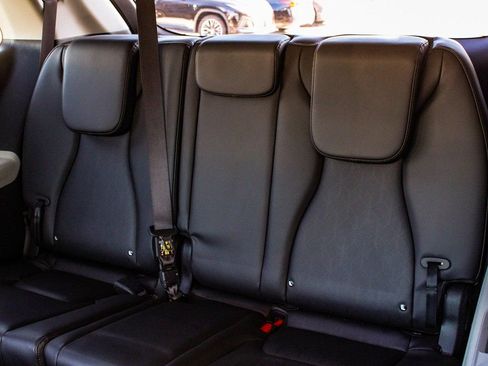 Used 2023 Kia Carnival LX image 35