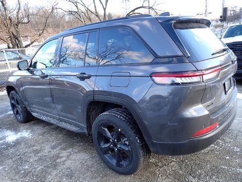 New 2025 Jeep Grand Cherokee image 3