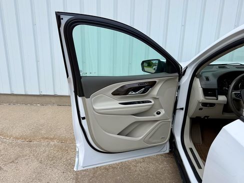 Used 2019 GMC Terrain Denali w/ Advanced Safety Package AWD/4WD image 14
