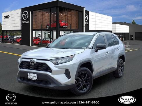Used 2021 Toyota RAV4 LE FWD image 1