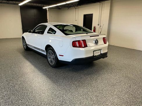 Used 2010 Ford Mustang Coupe RWD image 8