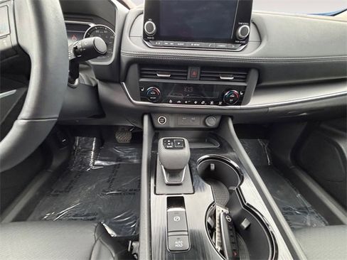 Used 2023 Nissan Rogue SV w/ SV Premium B Package image 11