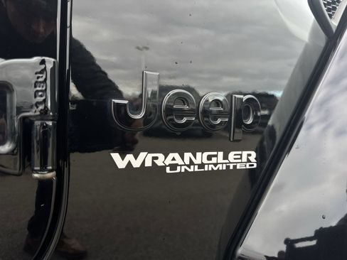 Used 2021 Jeep Wrangler Unlimited Sahara image 31