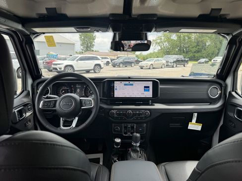 New 2026 Jeep Wrangler Unlimited Sahara AWD/4WD image 19