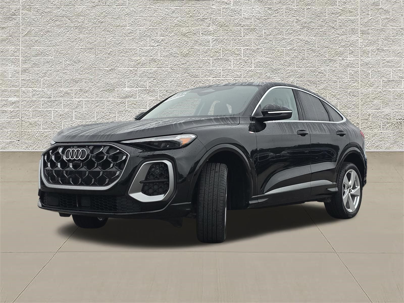 Certified 2025 Audi Q5 Premium Plus w/ Premium Plus AWD/4WD image 3