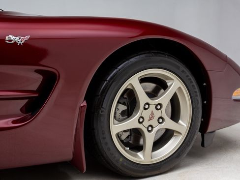 Used 2003 Chevrolet Corvette 50th Anniversary Edition w/ Preferred Equipment Group1 image 39