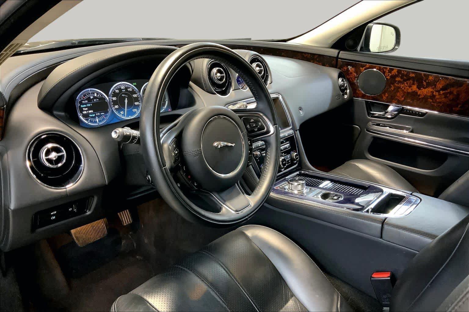 Used 2011 Jaguar XJ RWD image 17