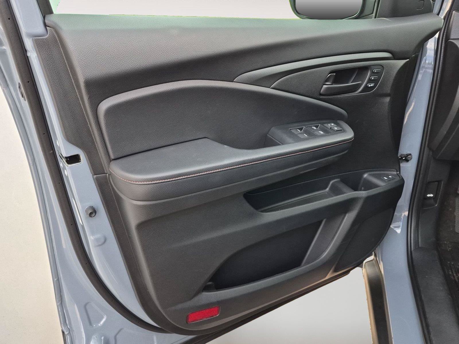 Certified 2023 Honda Passport TrailSport image 33
