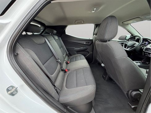 Used 2023 Chevrolet Bolt EUV LT FWD image 35