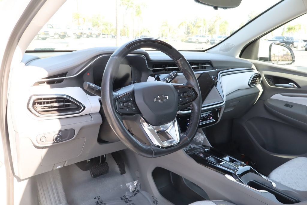 Used 2023 Chevrolet Bolt EUV Premier w/ Super Cruise Package FWD image 18