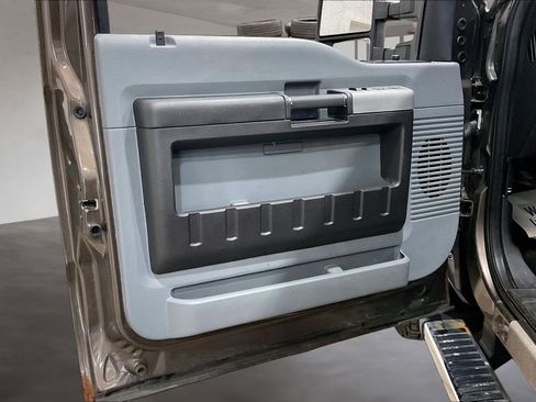 Used 2015 Ford F350 XLT w/ XLT Premium Package image 23