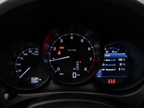 Used 2025 Porsche Macan image 28