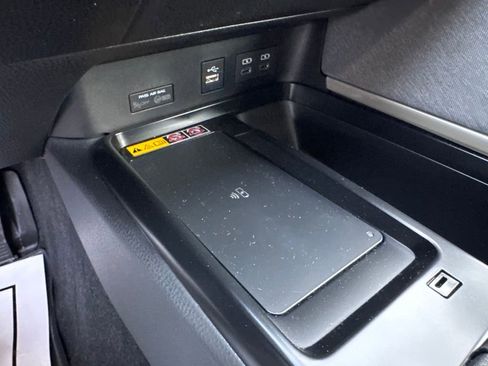 Used 2025 Toyota Camry LE image 32