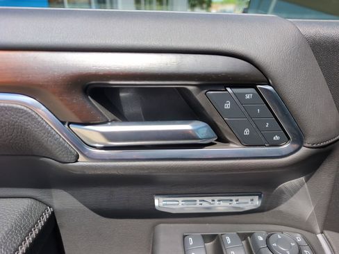 Used 2024 GMC Sierra 1500 Denali w/ Technology Package AWD/4WD image 17