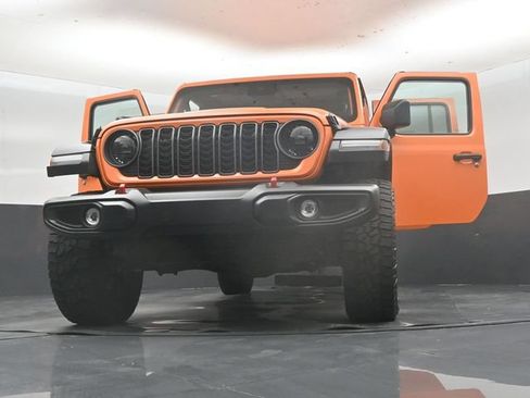 Used 2025 Jeep Gladiator Rubicon w/ Convenience Group AWD/4WD image 59