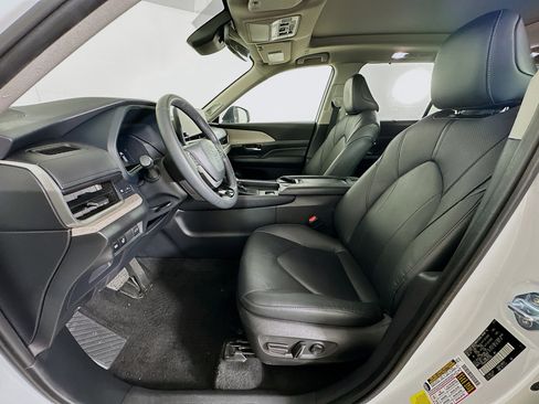 Used 2024 Toyota Grand Highlander Limited image 13