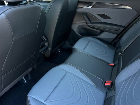 New 2025 Volkswagen Tiguan SE image 12