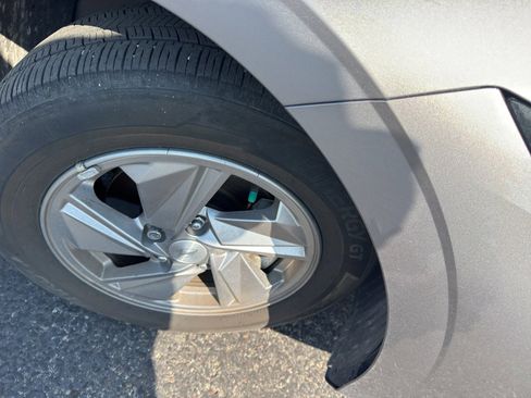 Certified 2024 Hyundai Elantra SE image 28