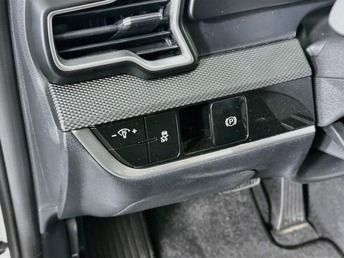 Used 2025 Kia Sportage LX FWD image 17