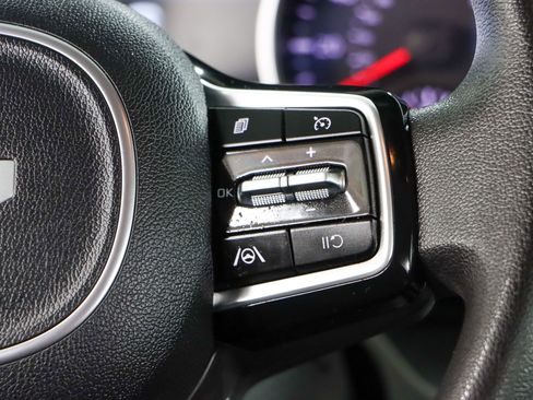 Used 2023 Kia Carnival LX image 14