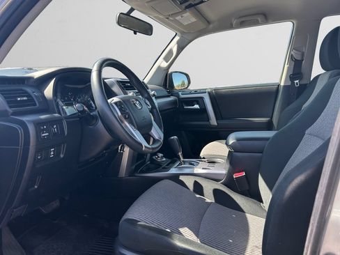 Used 2019 Toyota 4Runner SR5 AWD/4WD image 9