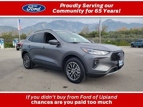 Used 2025 Ford Escape Base image 1