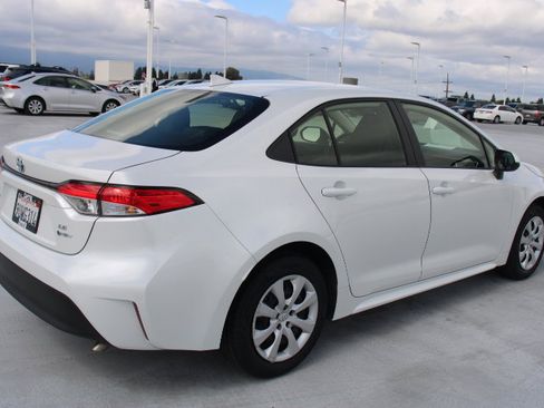 Certified 2025 Toyota Corolla LE image 3