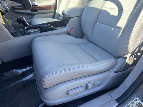 Used 2011 Honda Accord EX-L image 12