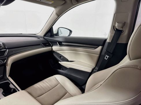 Used 2019 Honda Accord Touring image 23