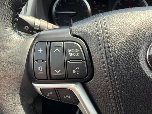 Used 2019 Toyota Highlander Limited Platinum AWD/4WD image 24
