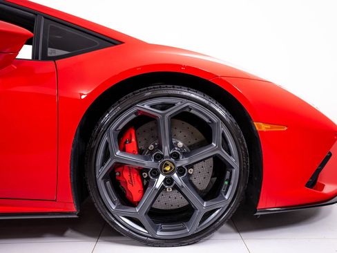 Used 2021 Lamborghini Huracan EVO RWD image 16