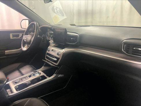 Used 2023 Ford Explorer XLT w/ Equipment Group 202A image 14