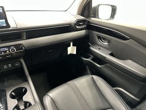 Used 2025 Honda Pilot EX-L image 13