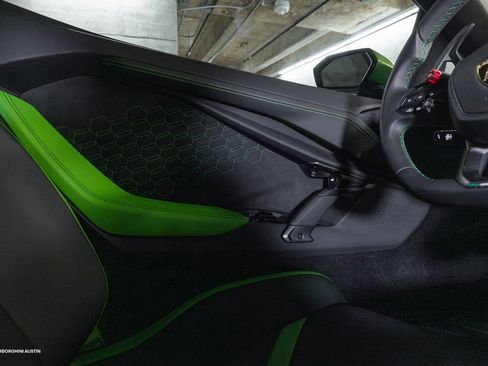 Used 2024 Lamborghini Revuelto image 19