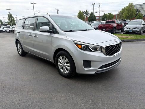 Used 2018 Kia Sedona L FWD image 5
