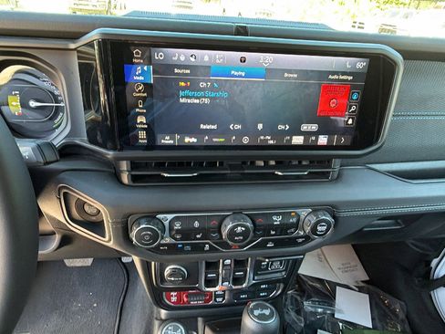 Used 2025 Jeep Wrangler Unlimited Rubicon 4xe w/ Convenience Group AWD/4WD image 32