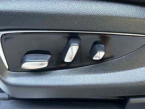 Used 2019 Cadillac Escalade ESV Luxury AWD/4WD image 35