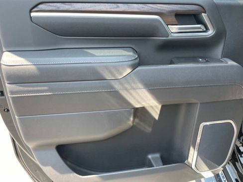 New 2025 GMC Sierra 2500 SLT w/ SLT Convenience Package image 24