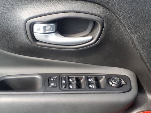 Used 2023 Jeep Renegade Trailhawk AWD/4WD image 37