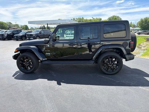 Used 2023 Jeep Wrangler Unlimited Sahara AWD/4WD image 7