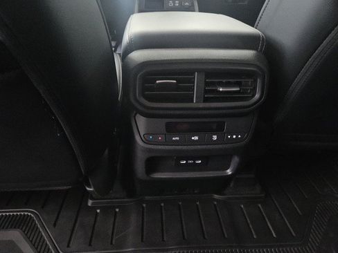 Used 2024 Honda Pilot Touring image 24