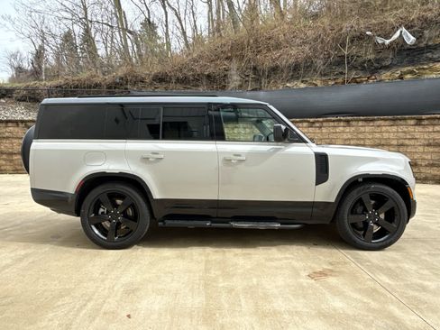 New 2026 Land Rover Defender 130 X-Dynamic SE AWD/4WD image 7