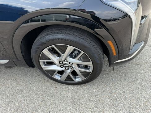 Certified 2025 Cadillac Optiq Luxury 2 w/ LPO, Floor Liner Package AWD/4WD image 10