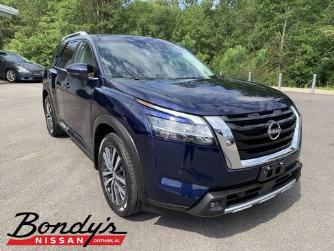 Used 2022 Nissan Pathfinder Platinum w/ Cargo Package AWD/4WD image 1