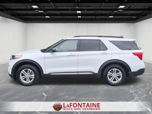 Used 2023 Ford Explorer XLT w/ Equipment Group 202A RWD image 2