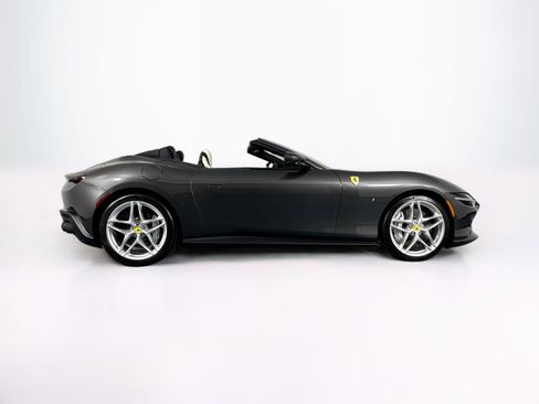 Used 2025 Ferrari Roma Spider RWD image 4